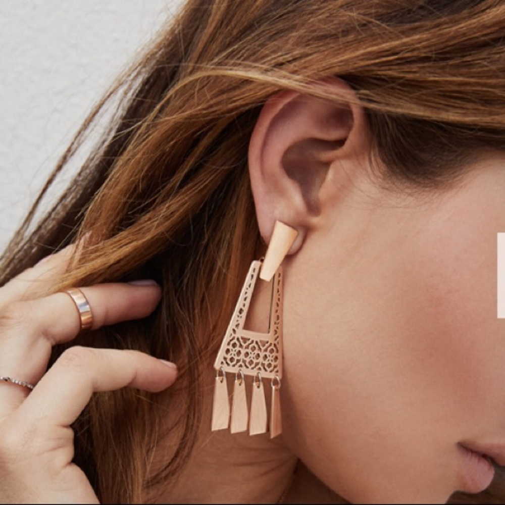 Kendra Scott Kase Fringe Earrings Gold - Picture 3 of 6